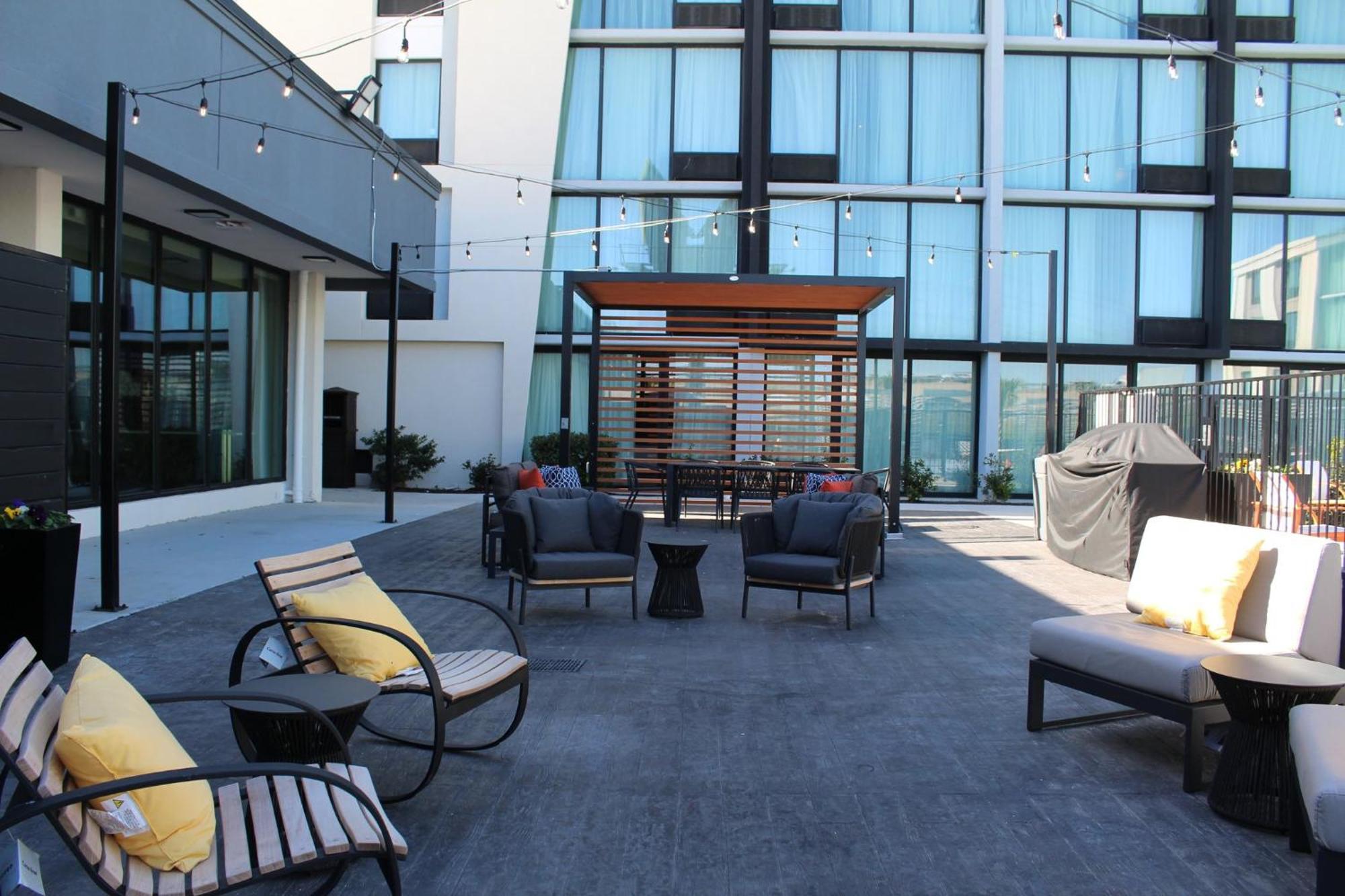 Holiday Inn Dallas Market Ctr Love Field By Ihg Экстерьер фото