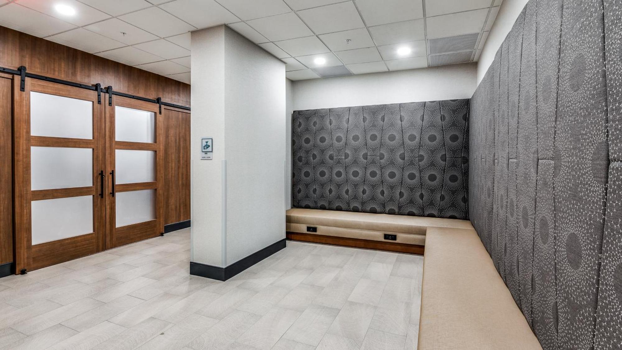 Holiday Inn Dallas Market Ctr Love Field By Ihg Экстерьер фото